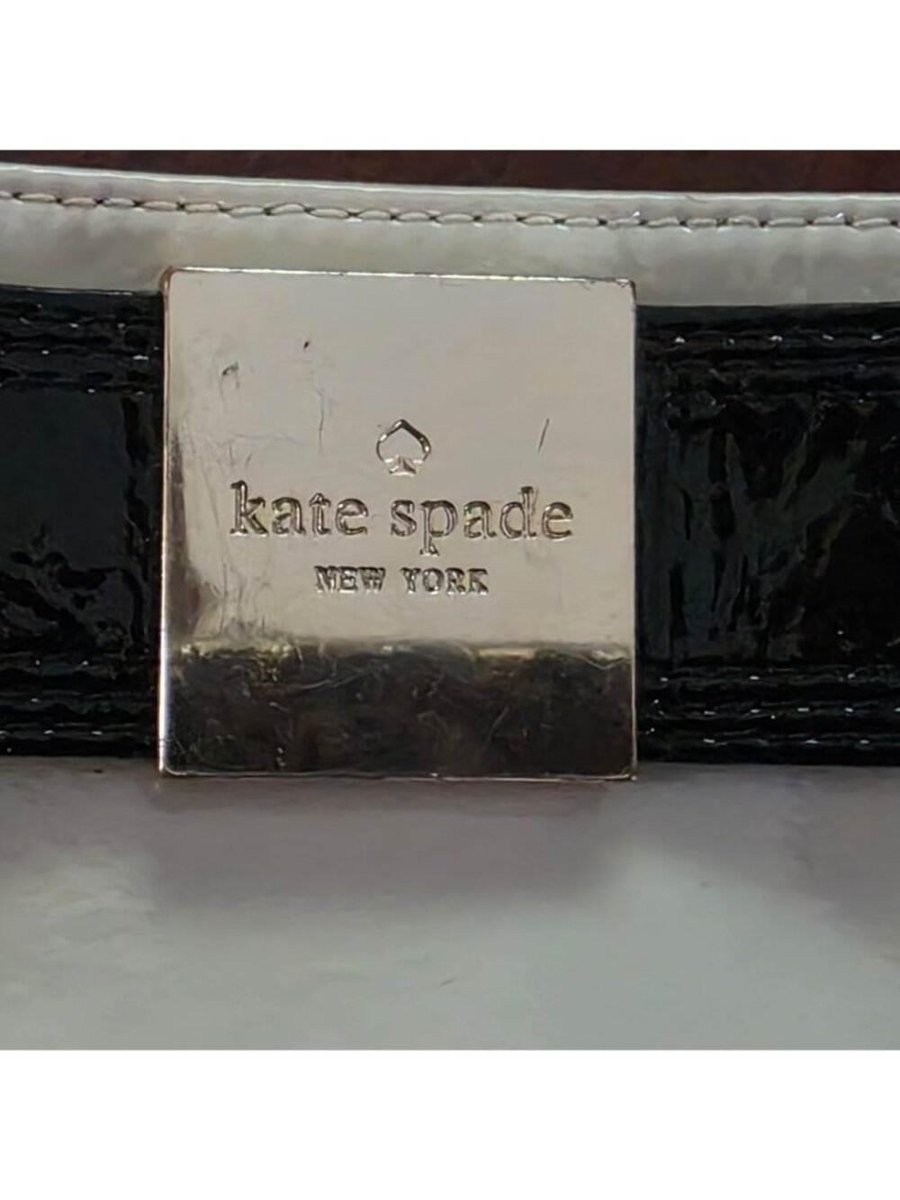 Kate Spade New York Primrose Hill White & Black Patent Leather Zip Coin Pouch - Picture 2 of 8